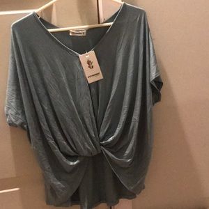 Eesome blouse NWT